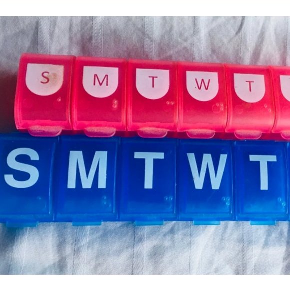 Weekly Vitamins Organizer 2 pack , Pink and Blu. - Picture 6 of 6